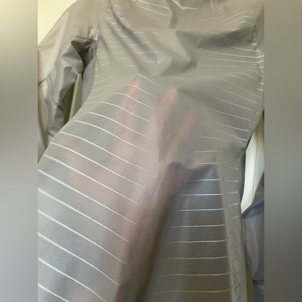 Hoka One One Performance Shield Jacket - Picture 9 of 10